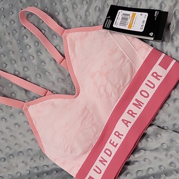 Under Armour sport bra with pads - Picture 1 of 3